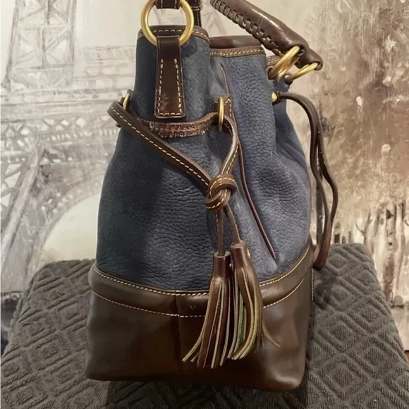 💙🤎Dooney & Bourke Buckley Leather Drawstring Bucket/Shoulder Bag - Picture 7 of 15